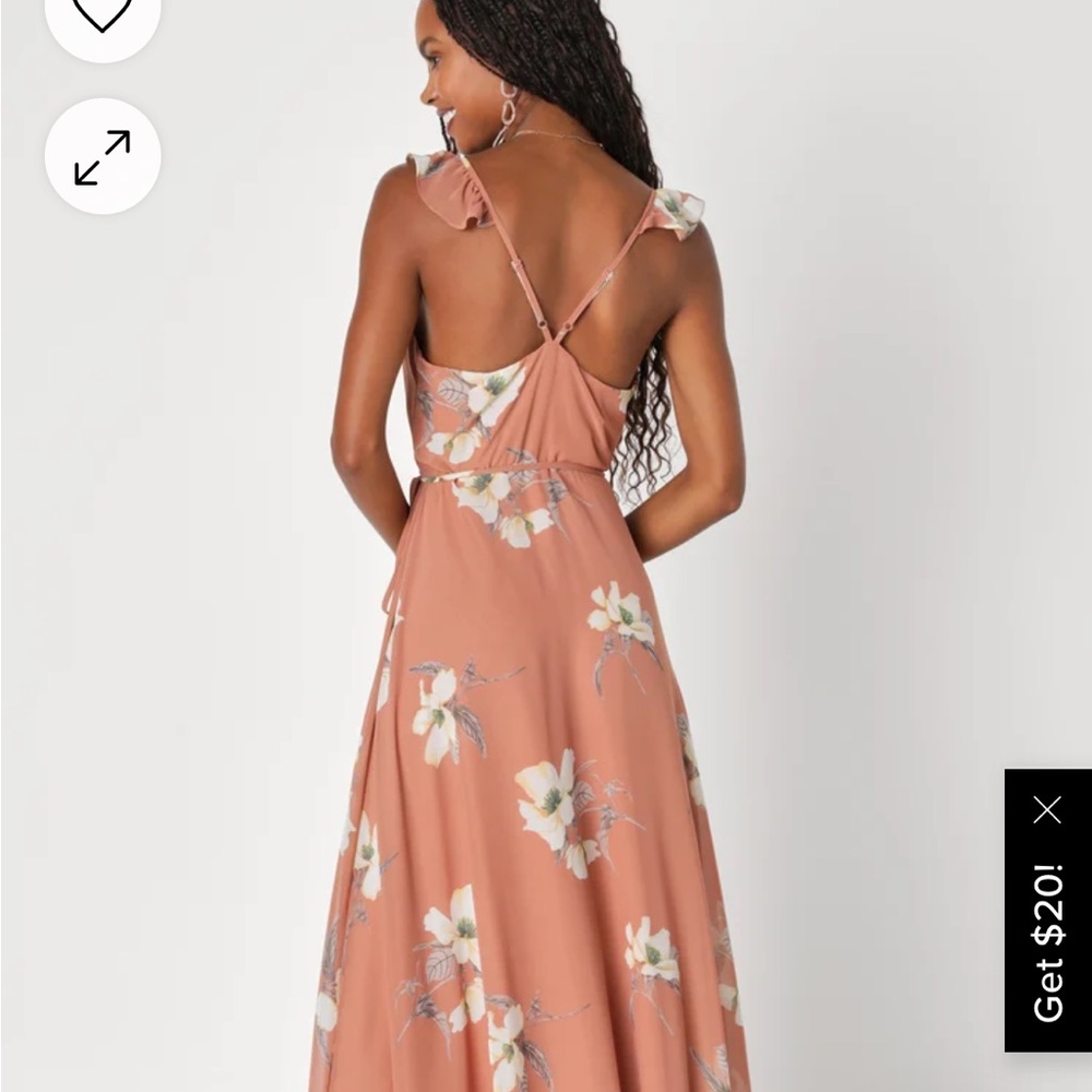 Peach colored Lulu’s wedding guest dress